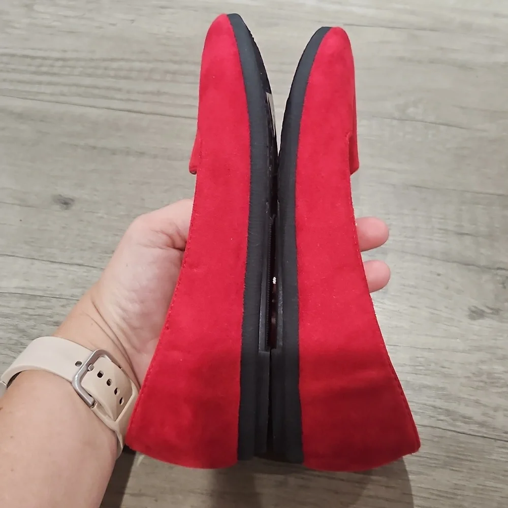 Link Comfort Girl's Size 1 Red Faux Suede flats
